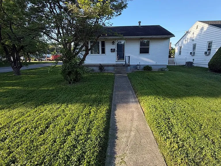 3200 Edgewood Dr — Photo 1