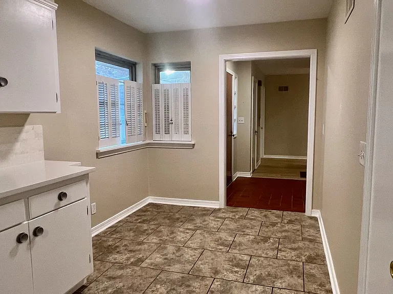 1404 Melrose Dr — Photo 23