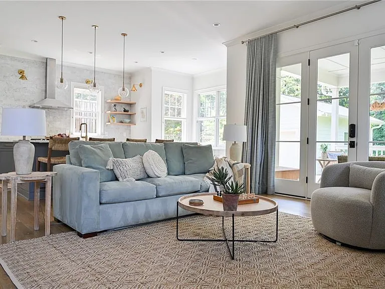 801 Adair Ave NE — Photo 2