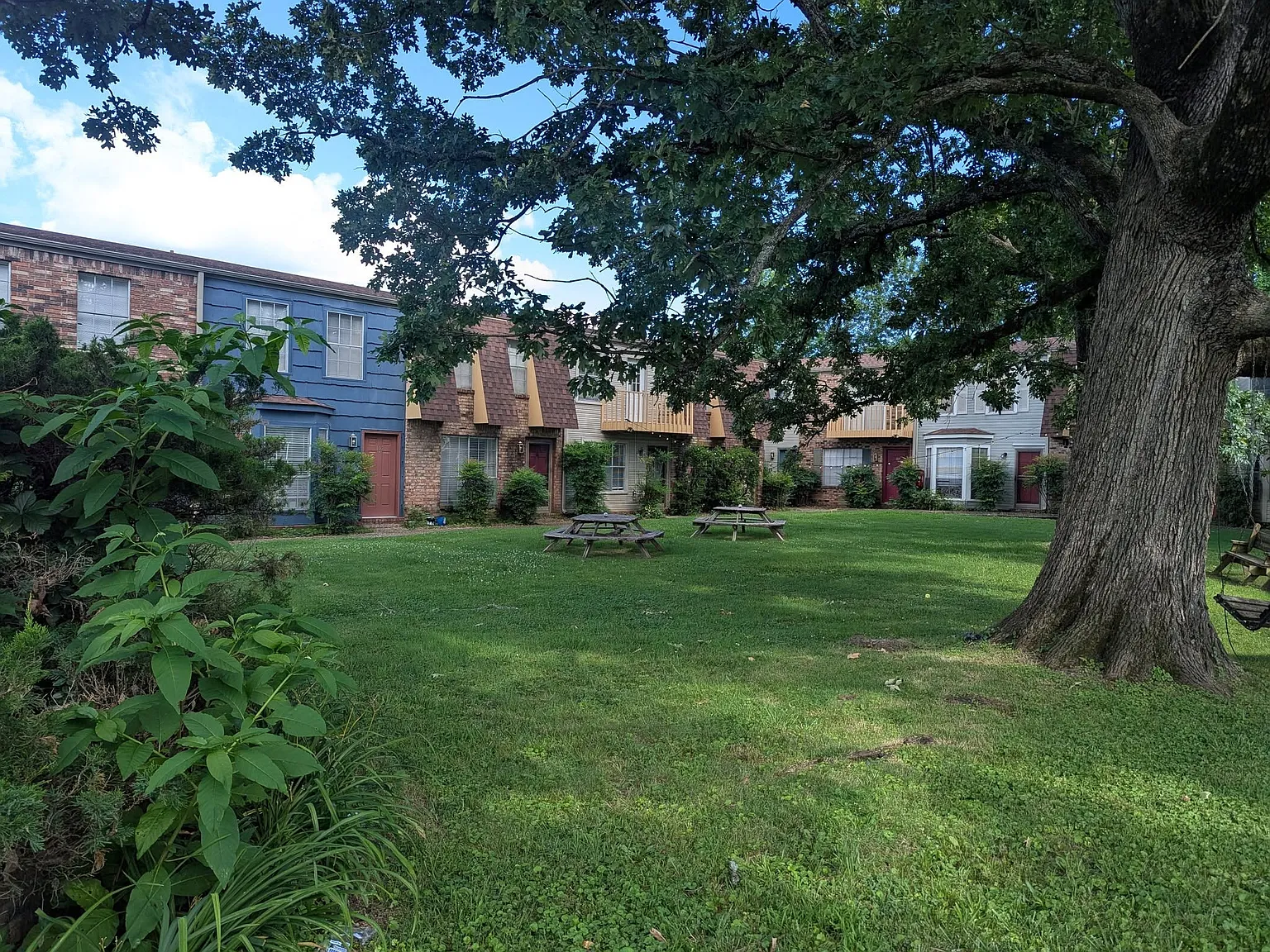 Georgetown Square Apartments — Photo 1