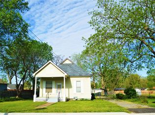 208 N 9th St, Rogers, AR 72756