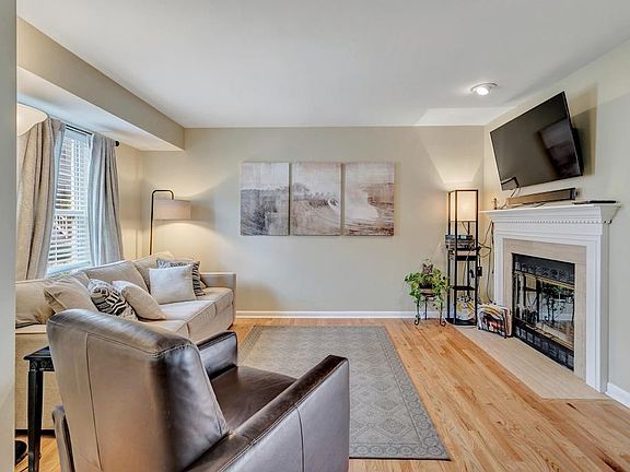4th image of 3158 Carrsville Ct