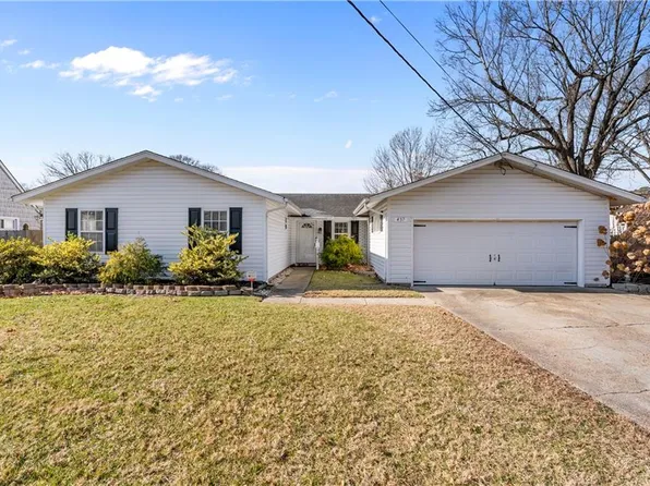 437 E Farmington Rd, Virginia Beach, VA 23454