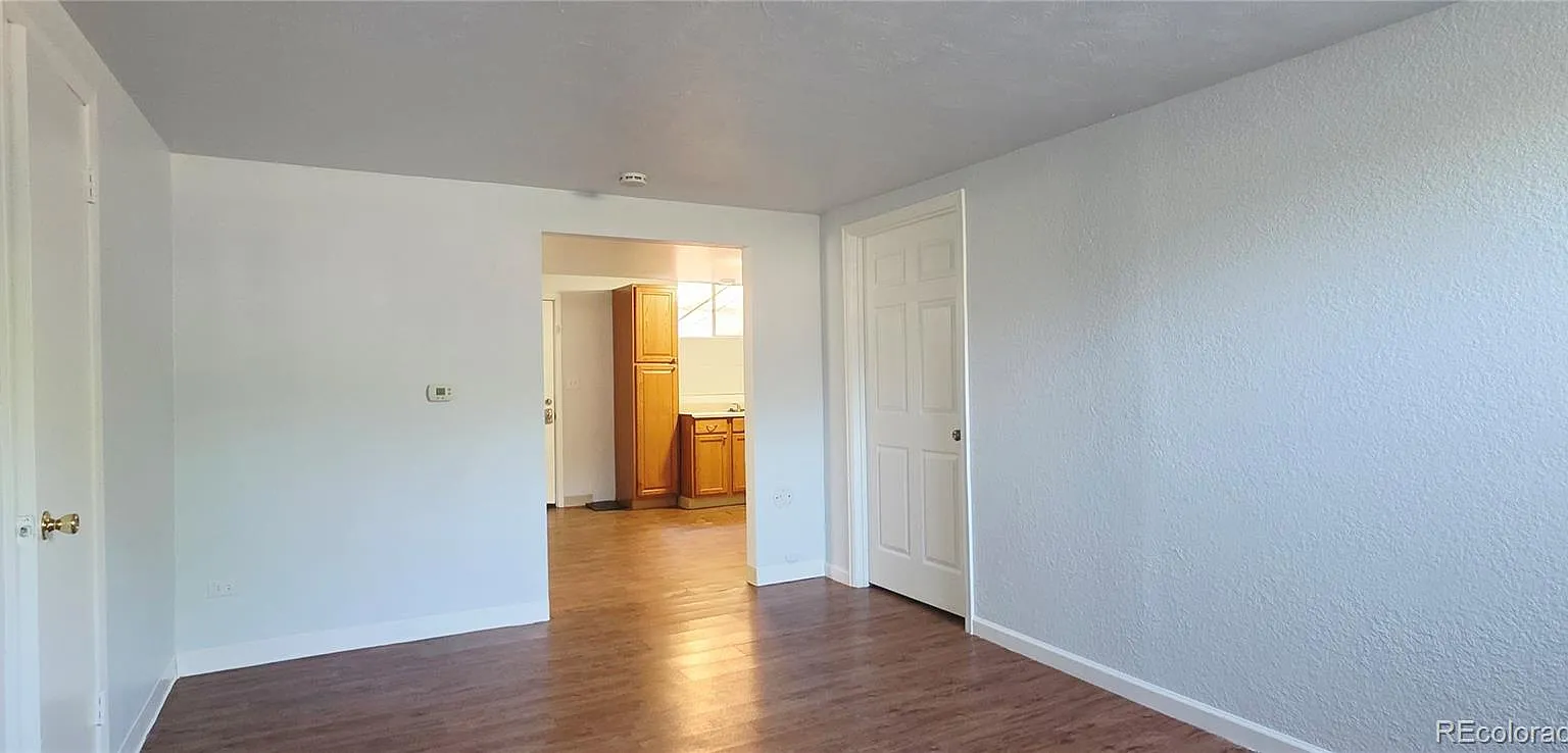 3 bed, 875 sqft, $1,356 — Photo 3