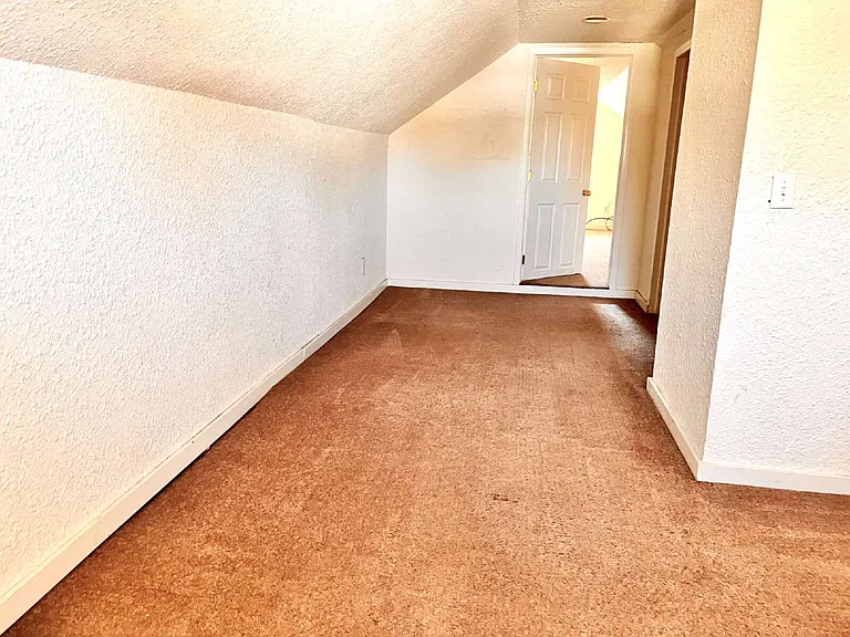2605 Woodrow Ave — Photo 14