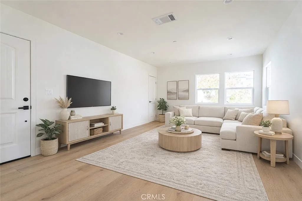 2 bed, 818 sqft, $3,295 — Photo 1