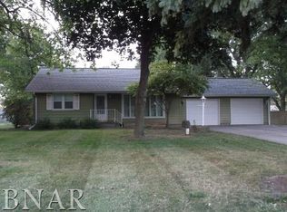 308 Woodrig Rd, Bloomington, IL 61704