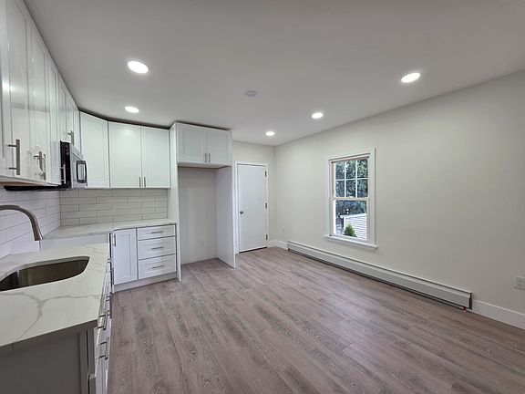 4th image of 8 Marley Pl #1