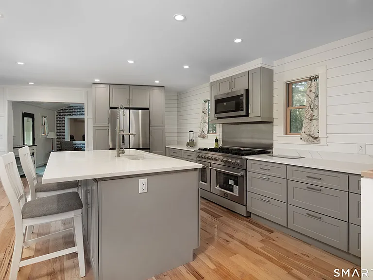 9 Woodcrest Ln — Photo 5
