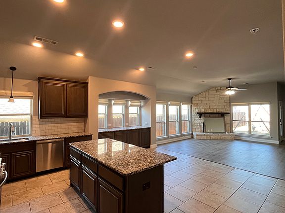 3rd image of 1013 Putman Dr