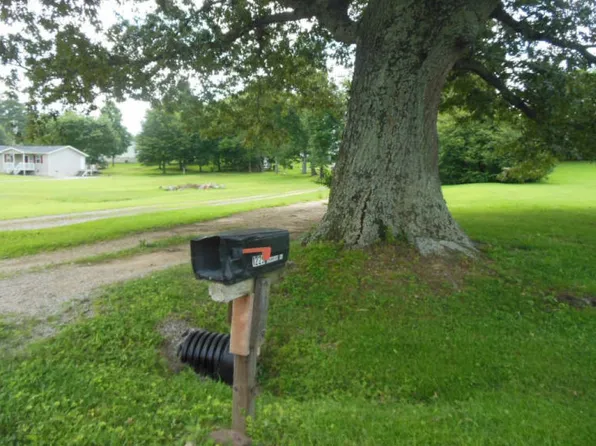 1229 Dogwood Rd, Tunnel Hill, GA 30755