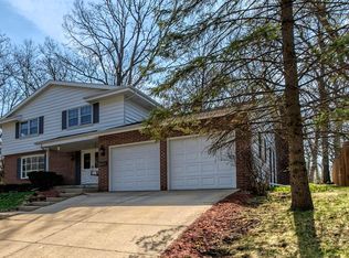 211 Debbie Dr, Waukesha, WI 53189