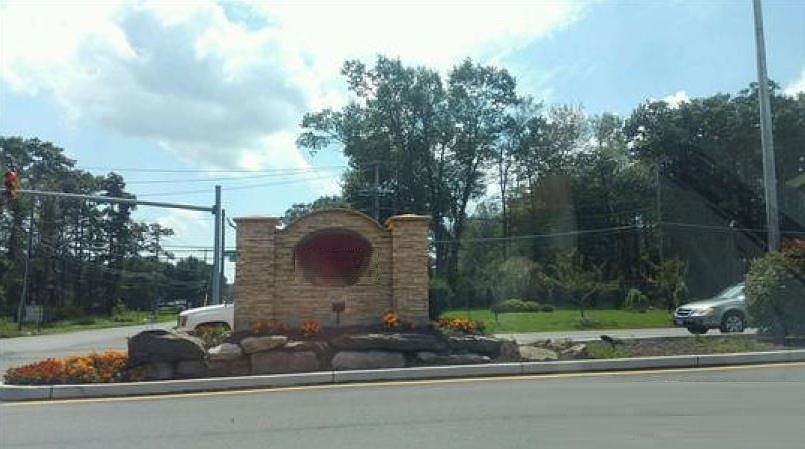 2nd image of 4632 Burnside Dr