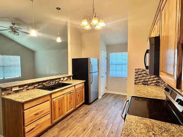 2205 S Johnson St — Photo 4