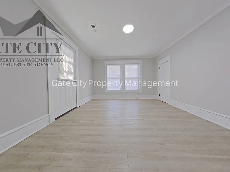 1105 Adams St — Photo 12