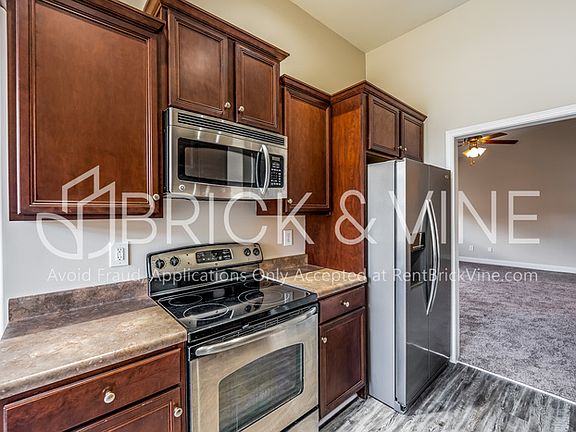 2nd image of 985 Clover Ave