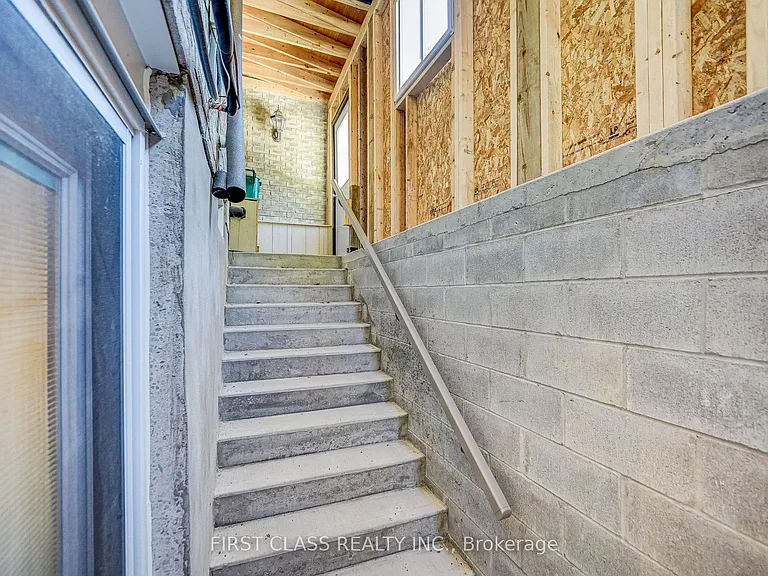 1905 Webster Blvd #BASEMENT — Photo 10