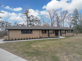 28828 E Kalong Cir, Southfield, MI 48034