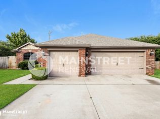 2313 SE 5th St, Moore, OK 73160
