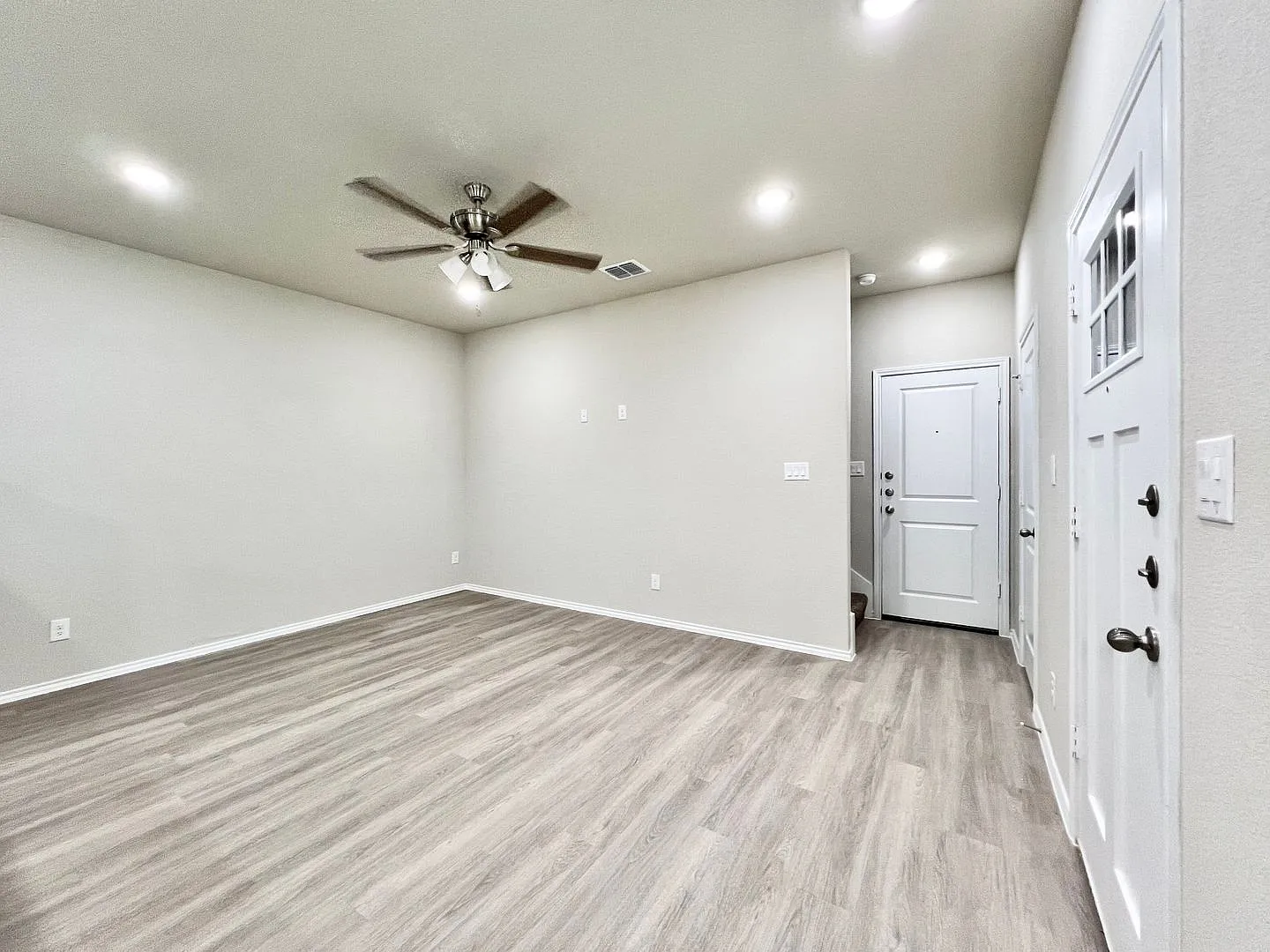 Brand New Duplex in New East Parks Community — Photo 4
