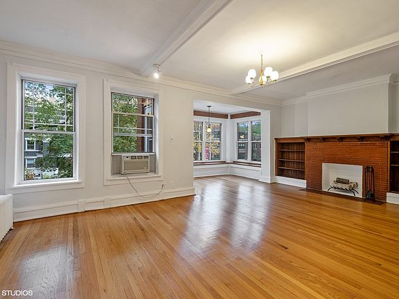 2nd image of 5466 S Hyde Park Blvd APT 2S