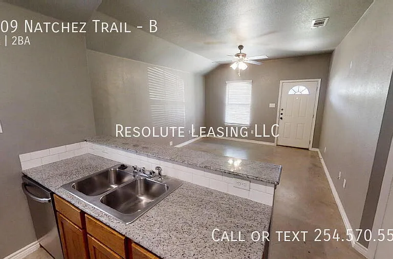 1409 Natchez Trl #B — Photo 5