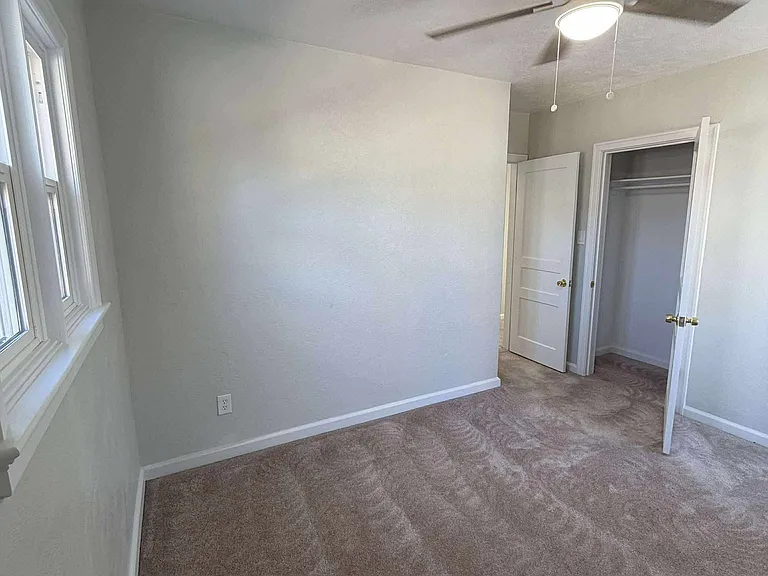 132 W Cedar St — Photo 9