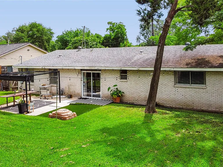 11930 Ashcroft Dr — Photo 42