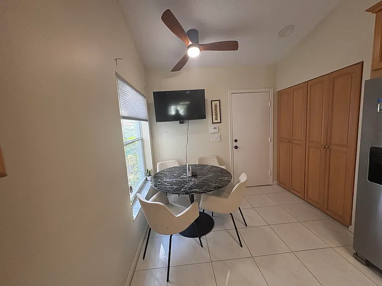 7275 Summer Tree Dr — Photo 9