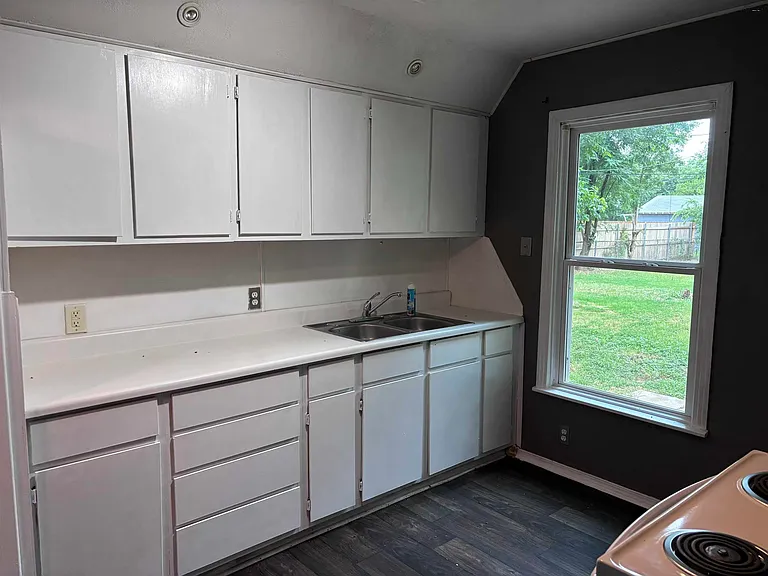 2405 Inglewood Dr — Photo 4