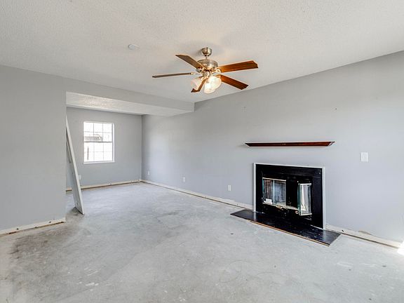 4th image of 438 Oakbrook Village Rd