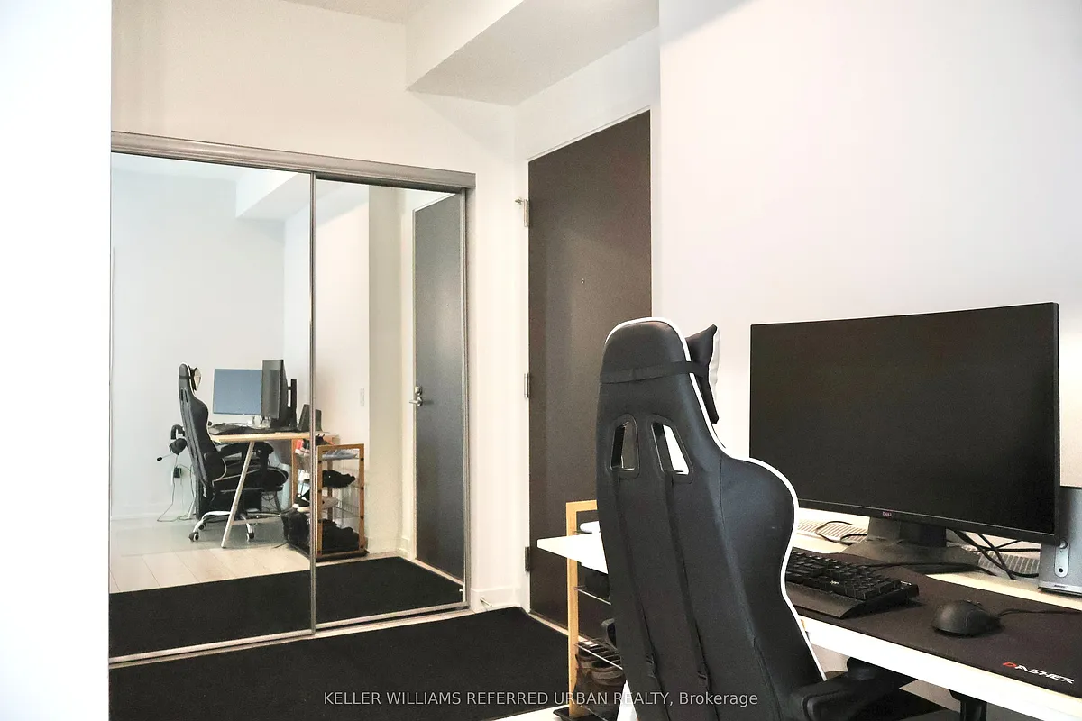 Building Photo - 39 Mary St #1608
