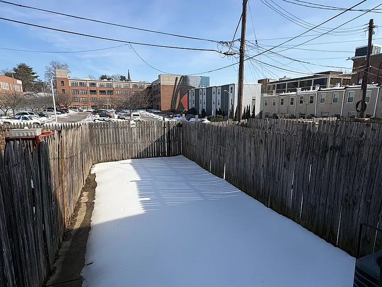 1521 Barclay St — Photo 10