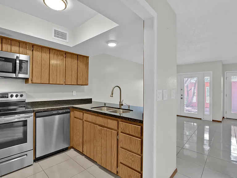 730 N Resler Dr #B — Photo 23