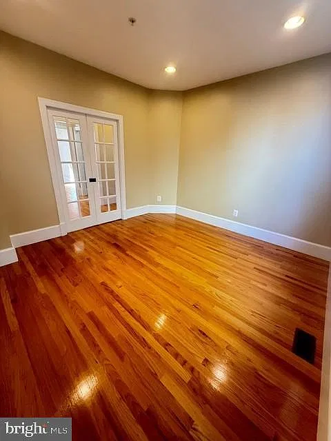 5 bed, 5.5 bath, 4191 sqft, $5,975 — Photo 4