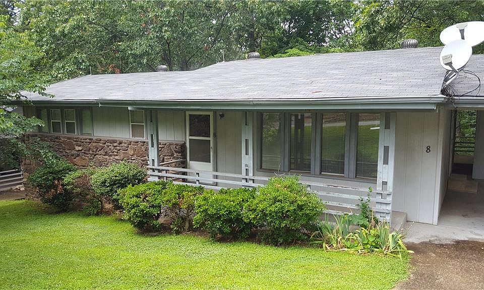 1st image of 8 Hampstead Ln