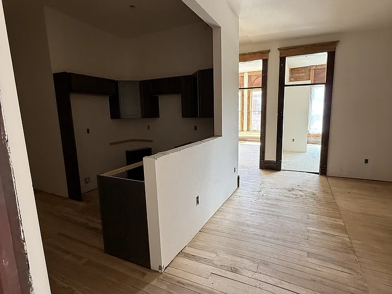 201 W Main St — Photo 31