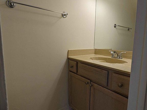 4th image of 6321 W End Blvd