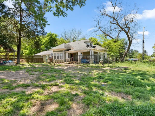 104 E State St, Omaha, TX 75571