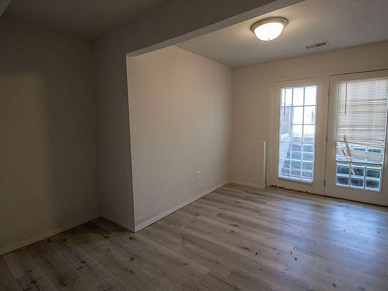 1005 W Ash St — Photo 22