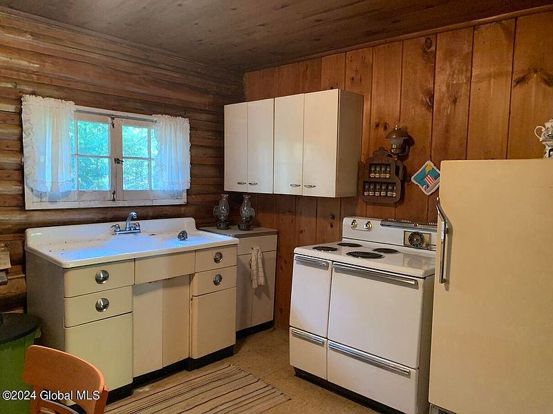 5th image of 296 Alder Meadow Road