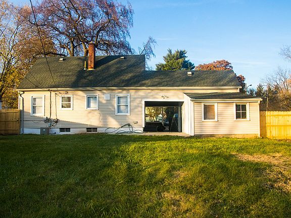 2nd image of 2235 Barrymore Ave