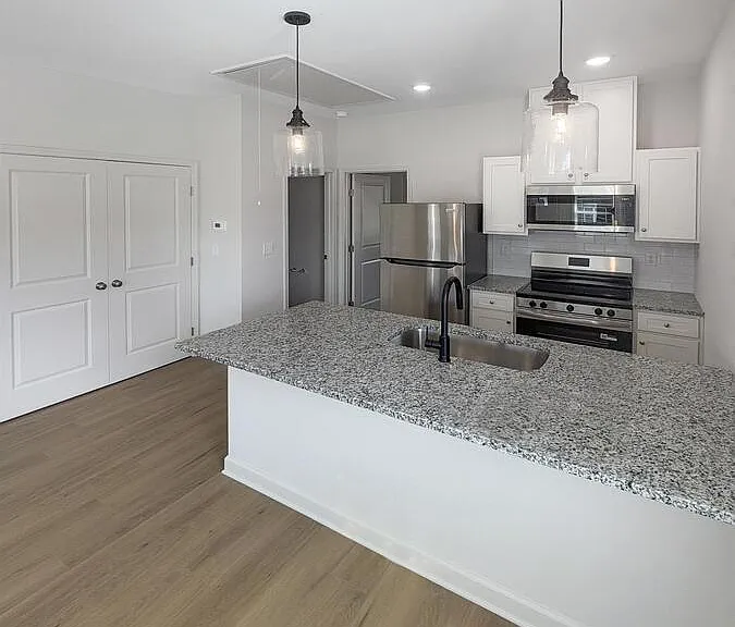 4225 Owen Pkwy #THE SQUARE AT MILL C — Photo 2