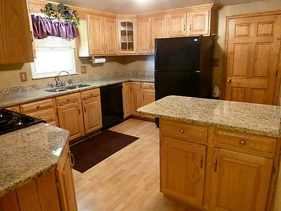 3rd image of 2 Stoden Dr