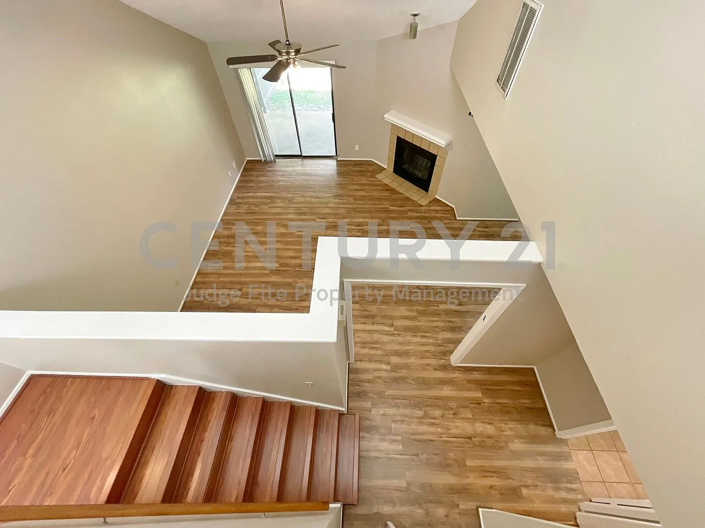 Cute 2-Story 2/2/2 Townhome in Irving For Rent! — Photo 2