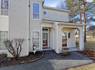 512 Apex Ln, Troy, NY 12182