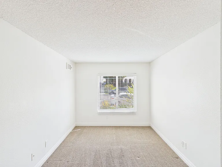 Available Apartment in North Park — Photo 55