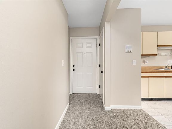 3rd image of 3 Village Ct Unit 3