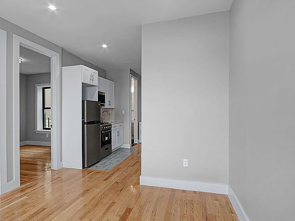 3rd image of 322 E 117th St APT 20