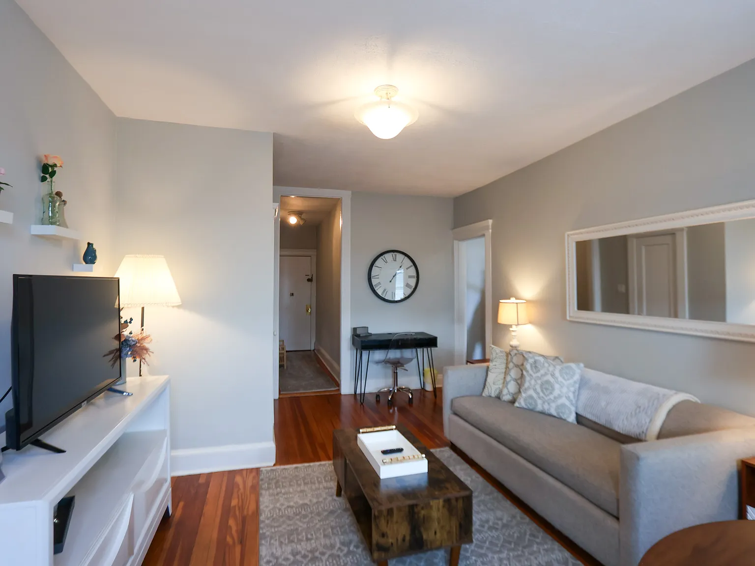 1 bed, 1.0 bath, 600 sqft, $4,200 — Photo 3